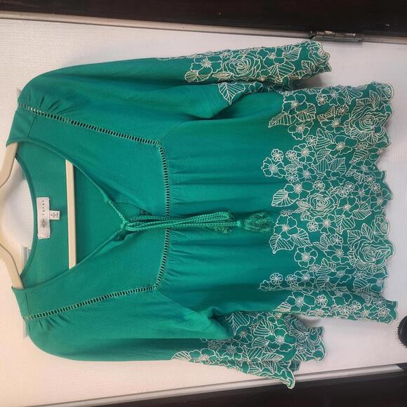 Fever Women's Green/Teal Floral Embroidery Top w/ scalloped edges-Size Small - Picture 1 of 7